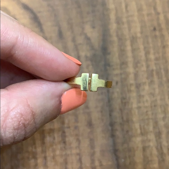 Custom made 18K gold T ring - Picture 4 of 4